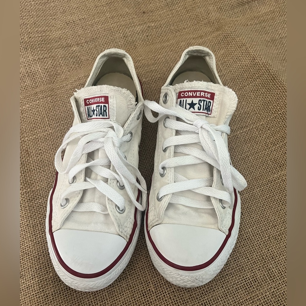 Converse chuck Taylor All Star Classic white  big kid Sz 3
